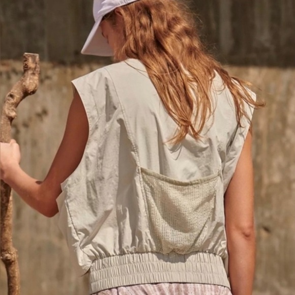 EUC Free people Movement off the grid utility vest rare Large off white - Picture 2 of 10